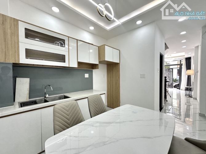 Bán nhà đường 3/2 Q11, 4x12m, 5 tầng, HXH thông, sổ A4, có thể cho người NN thuê - 8.4tỷ - 7