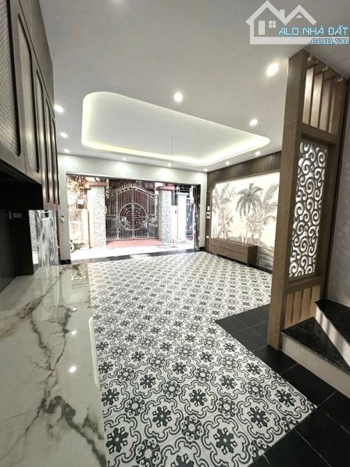 🏡 BÁN NHÀ VIỆT HƯNG – 40m² x 6 tầng LÔ GÓC THOÁNG – GARA Ô TÔ – THANG MÁY XỊN - 7