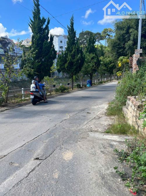 8 TỶ VỚI CĂN VILLA ĐẸP-  GẦN 100M VUÔNG- CÓ SÂN ĐẬU Ô TÔ TRƯỚC NHÀ- THÍCH HỢP NGHỈ DƯỠNG - 8