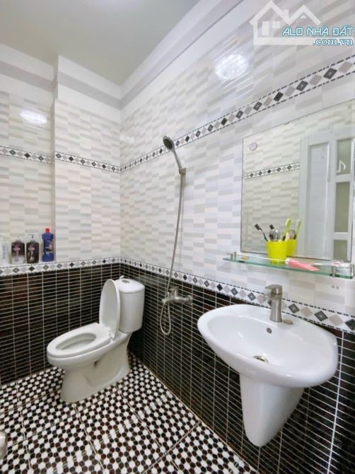 NHÀ 4 TẦNG GÓC 2MT HẺM XE TẢI TRÁNH 80m2 (4×20) GẦN CC DREAM HOME - 8.5 TỶ - 8