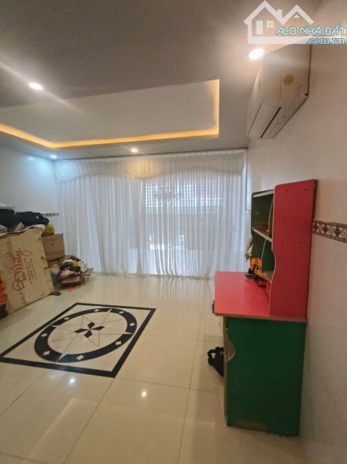Nhà 1 trệt 4 lầu mặt tiền đường Lý Hồng Thanh - 8