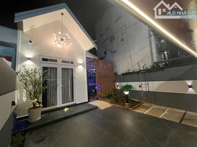 8 TỶ VỚI CĂN VILLA ĐẸP-  GẦN 100M VUÔNG- CÓ SÂN ĐẬU Ô TÔ TRƯỚC NHÀ- THÍCH HỢP NGHỈ DƯỠNG - 9