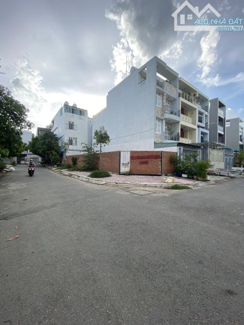 Bán đất dự án Y Tế Quận 2 nền góc mặt tiền công viên đường Lê Văn Thịnh (107m2) 12.6 tỷ - 9