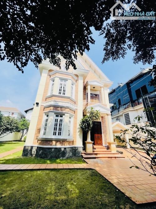 Bán Biệt Thự Thảo Điền 725m2(17mx42m) Trệt 2 Lầu,,Hồ Bơi Sân Vườn Rộng-Giá Chỉ 150 Tỷ TL