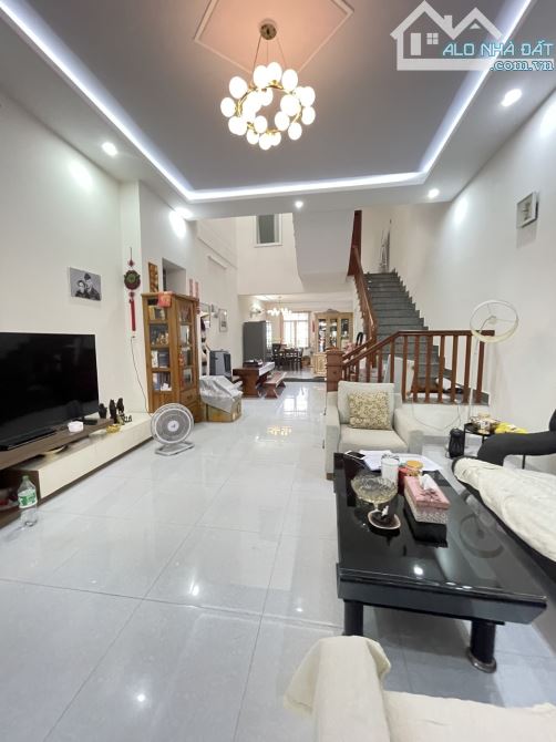 Bán nhà Hoà Xuân, Khu Gần Euro Villa, Ra Đường Nguyễn Phước Lan, 100m2,3 tầng, 4 ngủ.