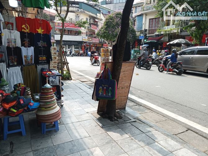 Bán nhà Mặt Phố Hàng Gai DT 294m2, MT 11.5m, Giá 145 Tỷ