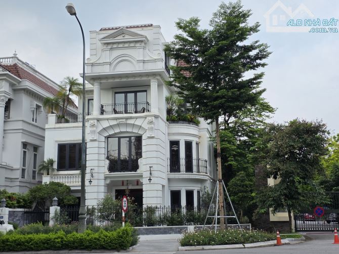 Bán biệt thự K7 Ciputra Hà Nội. View công viên 65ha - 332m2 - Giá 150 tỷ