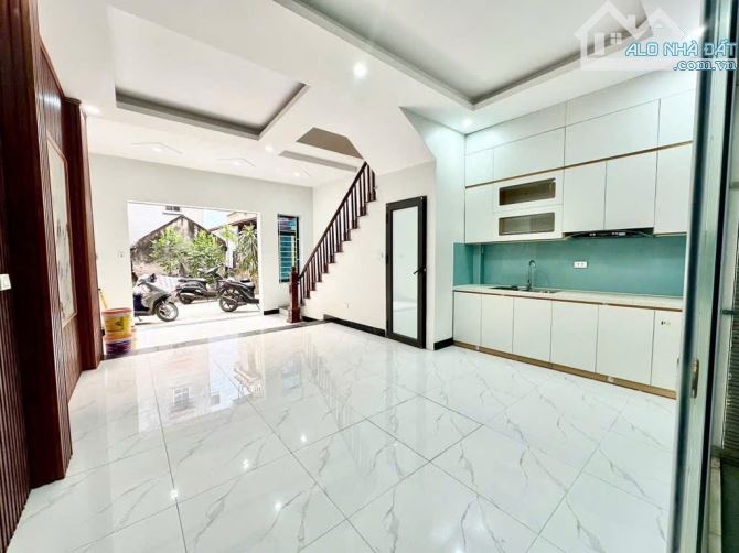 🏣Ô tô đỗ cổng cách 20m ra Ô tô tránh - mặt ngõ - gần vành đai 3.5 - KĐT Hinode - khu vực