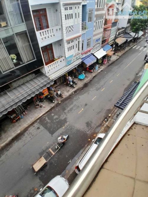 ĐẦU TƯ SIÊU THỊ, SHOWROOM NGAY 2 MẶT TIỀN ÔNG ÍCH KHIÊM – NGUYỄN HOÀNG – 397M² – 81 TỶ r