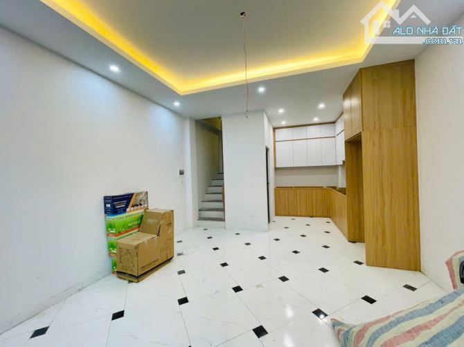 Chị Lan gửi bán nhà 5 tầng Liên Mạc – mặt tiền 4.3m cực thoáng giá tốt nhất khu vực