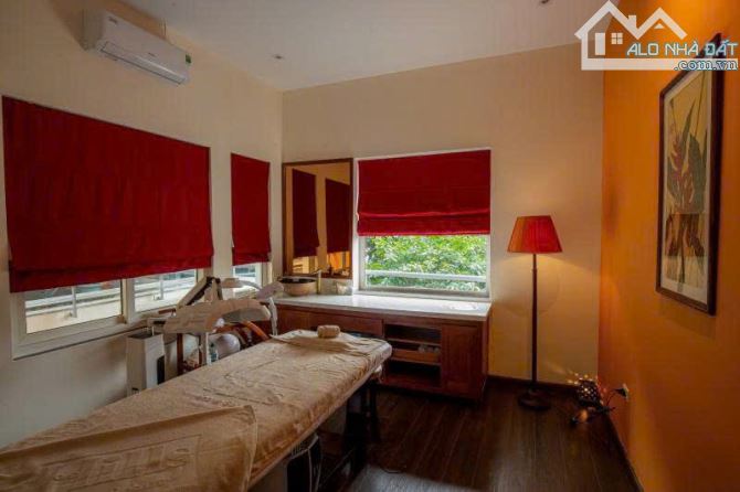 Bán nhà Mặt Phố Mai Anh Tuấn, DT 212m x 3 tầng, mặt tiền 10m, dòng tiền 1.2 tỷ/năm