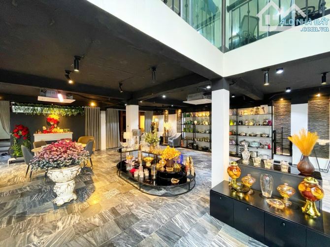 Toà nhà 7 tầng tuyến 2 Bùi Viện gần VINMEC - 110m2 ngang 8.5m - Lô 3 mặt thoáng