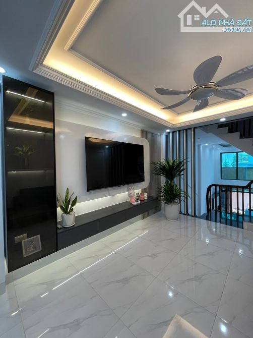 Nhà riêng Kim Giang, Thanh Liệt, 40m, 6T, 6pn, gần oto, ngõ 3 gác, full đồ, chỉ 8.25tỷ