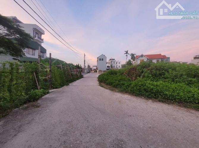 Chuyển nhượng lô đất 2 mặt tiền trước sau siêu đẹp tọa lạc tại Trang Quan