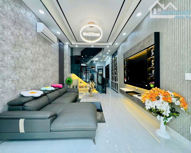 BÁN GẤP NHÀ ĐẸP QUẬN 7 - VIEW LANDMARK 81 - SỔ HỒNG RIÊNG, GIÁ 7,45 TỶ