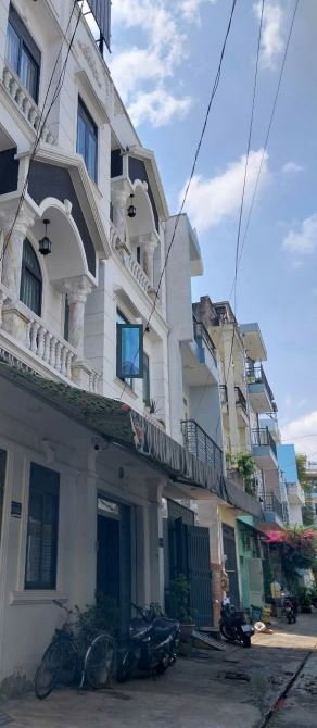 NHỈNH 2 TỶ -NHÀ HẺM XE HƠI ĐƯỜNG SỐ 8 BÌNH TÂN,  4 LẦU, 4PN HIẾM