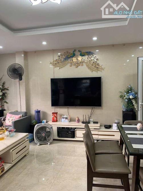 Bán nhà ngõ 2 Hoàng Liệt, Bán đảo Linh Đàm, SĐCC 30m2, ngõ ô tô