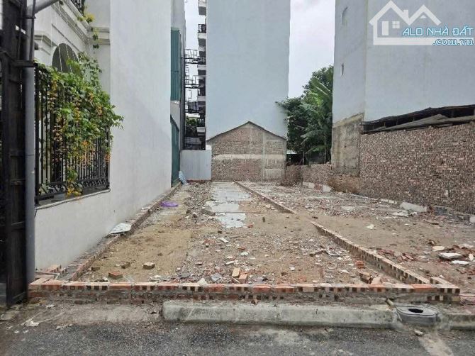 Siêu hiếm đất Ngọc Thụy- Trường học Pháp - 106m