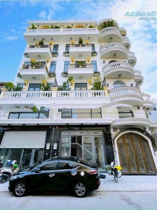 Tòa VP mặt tiền Nguyễn Cửu Vân, Q. Bình Thạnh - DT 8x25m - hầm 6 tầng - HĐT: 290 triệu
