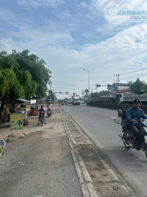 Bán đất mặt tiền đường ĐT 824, xã Lương Bình, huyện Bến Lức, Long An (nay là Thạnh Lợi)