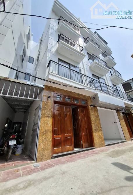 BÁN NHÀ CỰ KHỐI LONG BIÊN,Ô TÔ ĐỖ CỬA DT 39M*5TẦNG GIÁ 5,9 TỶ