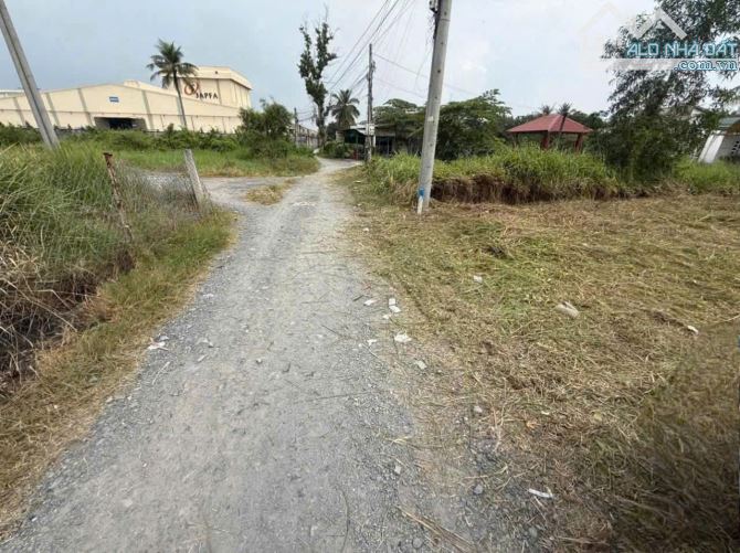 4×40 200m2( thổ ) đường ôtô ấp 2 nhựt chánh_bến lức_long an 595 triệu rẻ ngộp ngay công ty