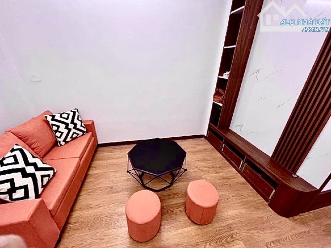 Bán nhà tập thể Hồng mai tt hai bà trưng fun nội thất thoáng sáng ô tô đỗ cầu thang