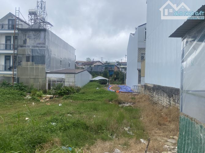RẺ NHẤT KHU VỰC !!! Đất xây dựng sổ riêng kế bên sân vận động tỉnh