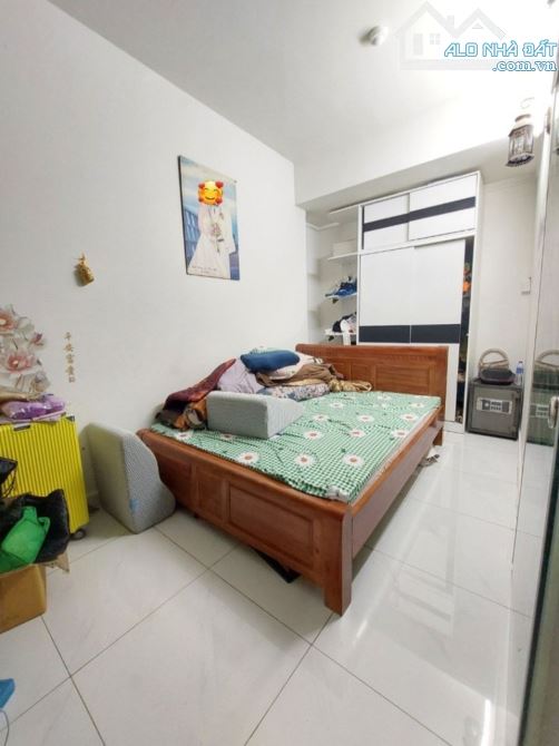Bán nhà đường Phạm Thế Hiển, Q.8, P.6. DT 151m2, 2 tầng, 2PN, Sổ Đỏ. Giá 6 tỷ.