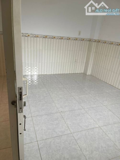 Bán nhà đường Dương Bá Trạc, Q.8, 140m2, 2 tầng, 2PN. Sổ đỏ, giá 8.6 tỷ.