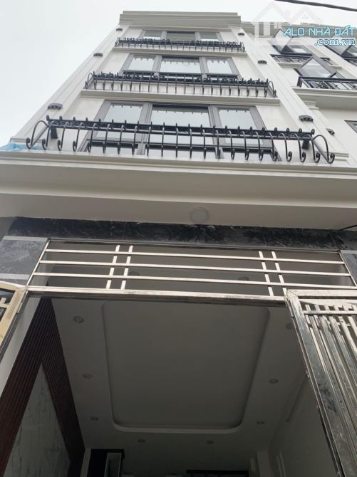 Nhà 5 tầng 32m2, ô tô đỗ ngõ, gần đường Lê Quang Đạo, cuối  Ỷ La Dương Nội, giá 3.95 tỷ