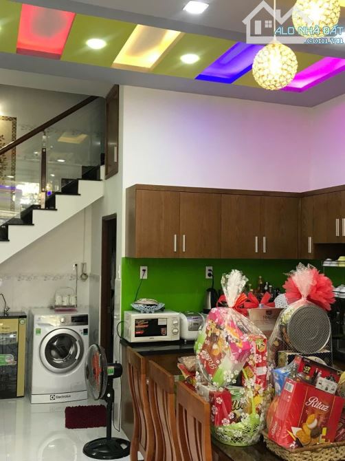 Bán nhà đường Liên Tỉnh 5, Q.8, DT 138m2, 2 tầng, 8PN, 9.5 tỷ, Sổ Đỏ.