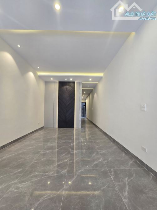PHÂN LÔ HOÀNG CẦU-ĐỐNG ĐA, GARA ÔTÔ, THANG MÁY, KINH DOANH, 65M2x5Tx4M, GIÁ 27,9 TỶ