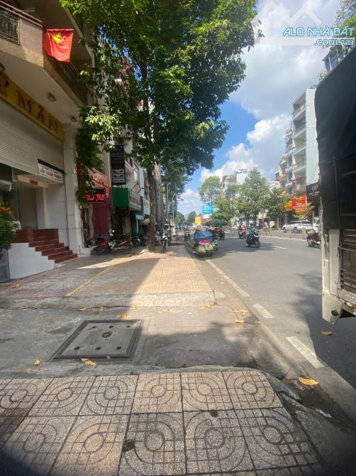 Bán nhà mặt tiền đoạn đẹp 2 chiều Trần Phú,P8, Quận 5. DT 5.8 x 20m. NH 11m. Giá 40 tỷ