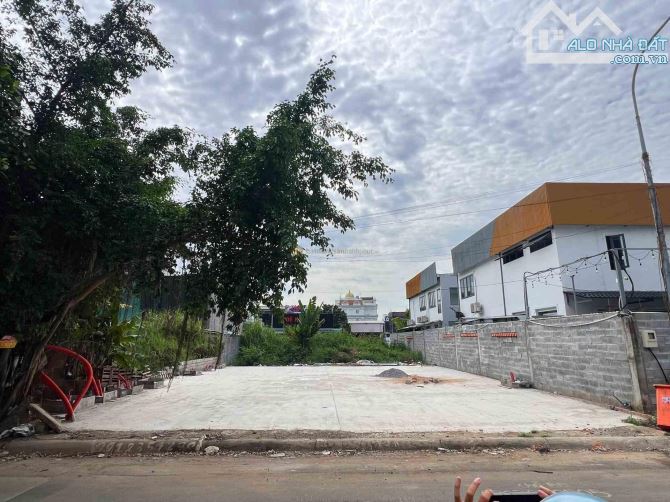 Đất đẹp 300m2 (ngang 15m) Khu 216 Nguyễn Văn Hưởng - 240tr/m2 TL