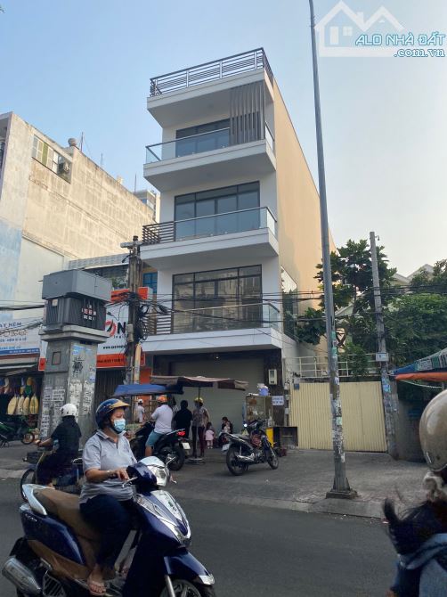 Bán nhà MT số 39 Nguyễn Phúc Nguyễn, Q3. Dt: 5x20m, Kc: trệt 3 lầu, HĐT: 99tr. Gía: 43 tỷ