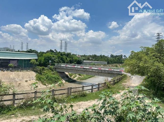 👉B.án lô Đất hai mặt Tiền Đường 3604m² (40.8x99m). Có 200m thổ cư . ●sát bên Dự Án Thung