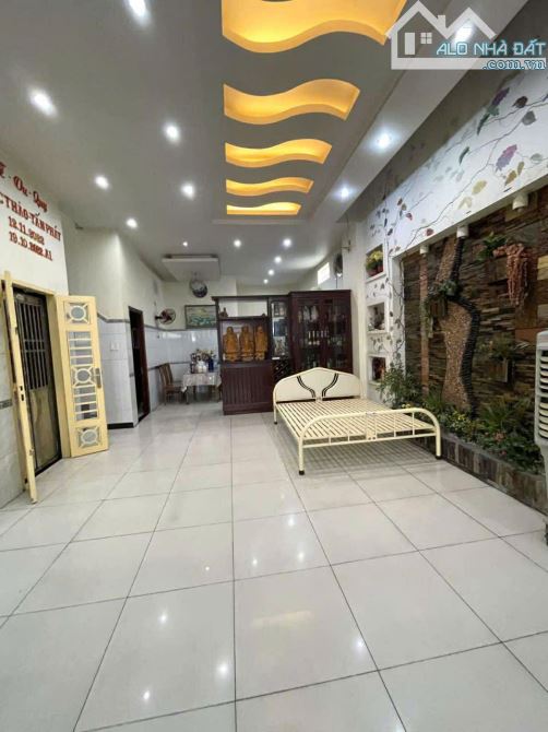 Gấp Bán nhà mặt tiền Kinh Doanh ngay chợ Bình Thành 164m2-4 Tầng thang máy 15 tỷ