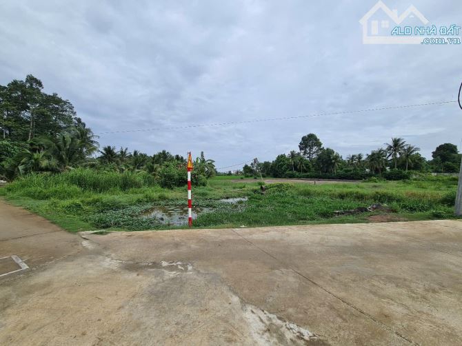🌾 Cần bán 2150 m2 đất nhánh NGUYỄN THIỆN THÀNH.  👍 Vị trí : thuộc Phường Hoà Thuận, xe ô