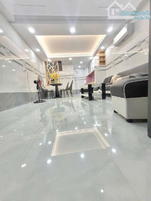 Nhỉnh 7 tỷ. Xe hơi vào nhà. Nguyễn Thượng Hiền, p5, Bình Thạnh. 4m*8m. 4 tầng.