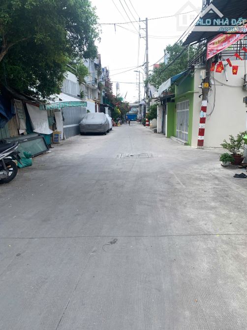 BÁN NHÀ 3TẦNG ĐẸP MẮT HIỆN ĐẠI NGÃ 4 GA -GẦN GÒ VẤP
