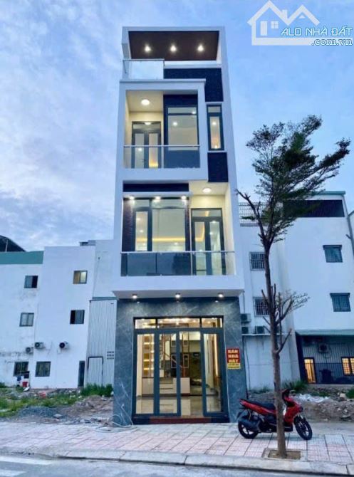 Bán nhà 1 Trệt 2 lầu 50m2 SHR thổ cư đường ô tô (P. Quang Vinh) chỉ 4 tỉ