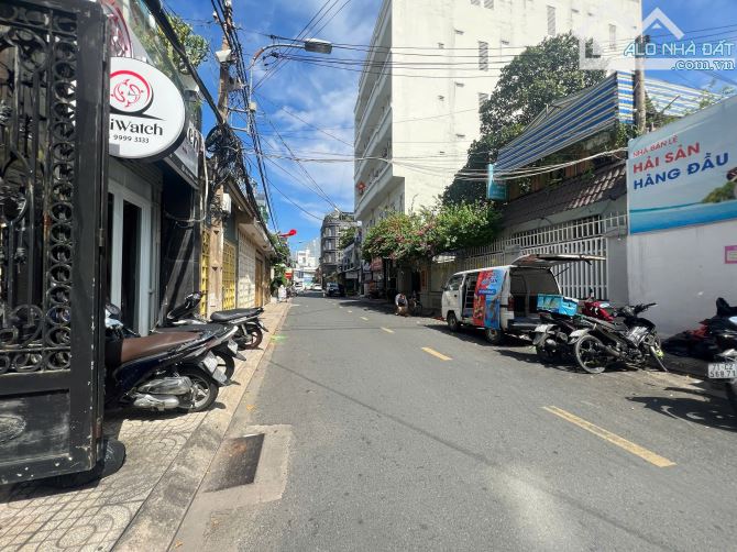 Bán khuôn đất lớn kinh doanh Phạm Văn Hai. DT: 9.1m x 23m giá chỉ hơn 270 triệu/m2. Hiếm