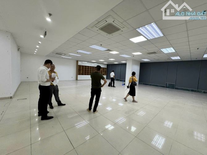 BQL chủ tòa nhà 90 Ngụy Như Kon Tum cho thuê 1000m2 có cắt 300m2, 500m2, 700m2