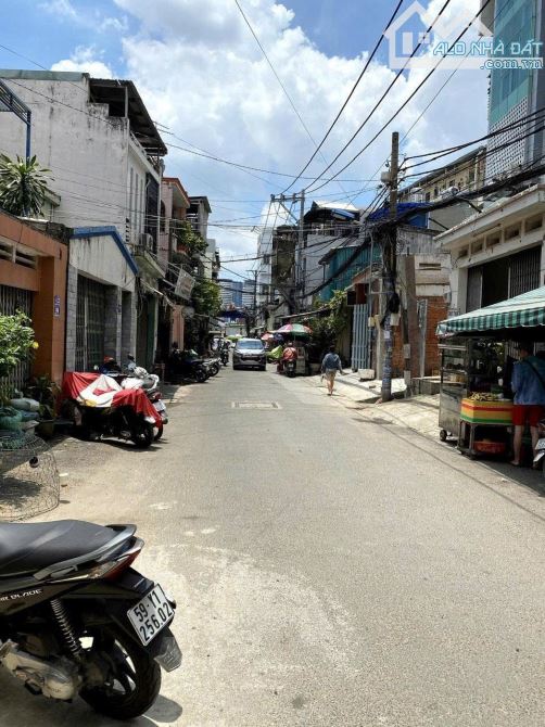 Nhà 3 Lầu 72m2 hẻm 2 xe hơi tránh Điện Biên Phủ gần ĐH HuTech, Ngã Tư Hàng Xanh