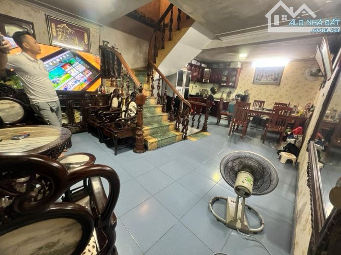 NHÀ ĐẸP PHÂN LÔ NGỌC KHÁNH BA ĐÌNH 11TỶ 55M 5T MT 4M NHÀ 2 THOÁNG TRƯỚC SAU Ở SƯỚNG 20M ÔT
