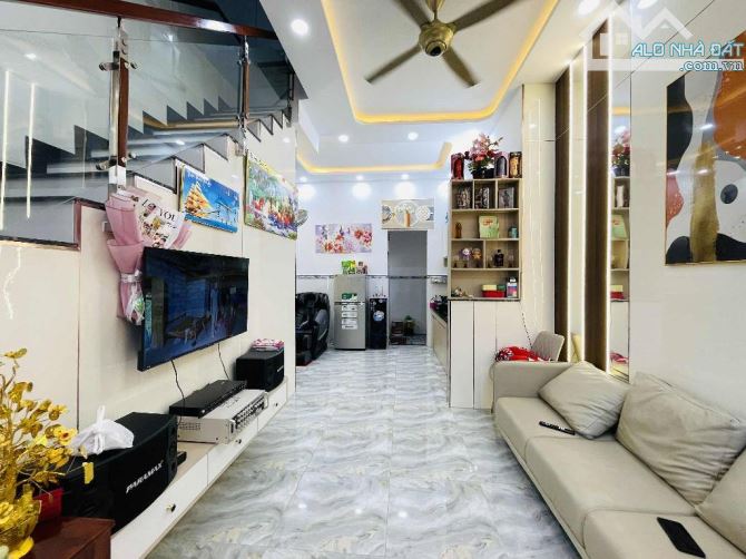 Siêu phẩm lung linh 3 tầng 4.8 x 10 m sổ hồng chính chủ Thống Nhất Gò Vấp chỉ 6 tỷ