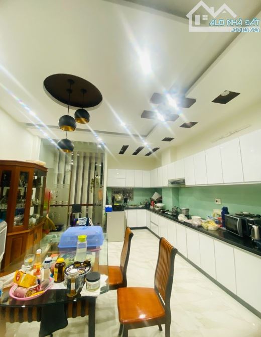 Nhà 4 Tầng – Cực đẹp – Mặt tiền Phan Đăng Lưu – Vị Trí Kinh Doanh – 100m2 – Giá 1x tỷ - 2