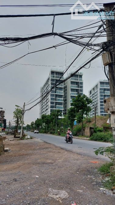 Bán đất phố Nguyễn Văn Linh 92m2- mặt tiền đẹp, ô tô tránh, ngõ thông, gần Nguyễn Lam