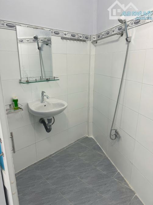 Bán nhà 2 tầng hẻm Trường Sa gần chợ Bình Tân , Nha Trang Giá 2ty4